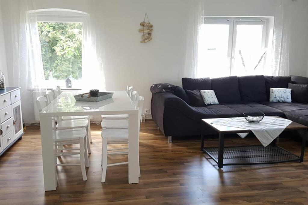 Gemuetliche Haushaelfte Mit Garten Und Terrasse Flensburg Exterior photo