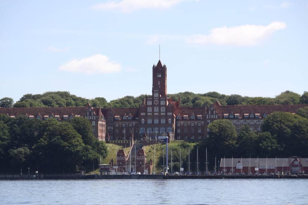 Gemuetliche Haushaelfte Mit Garten Und Terrasse Flensburg Exterior photo