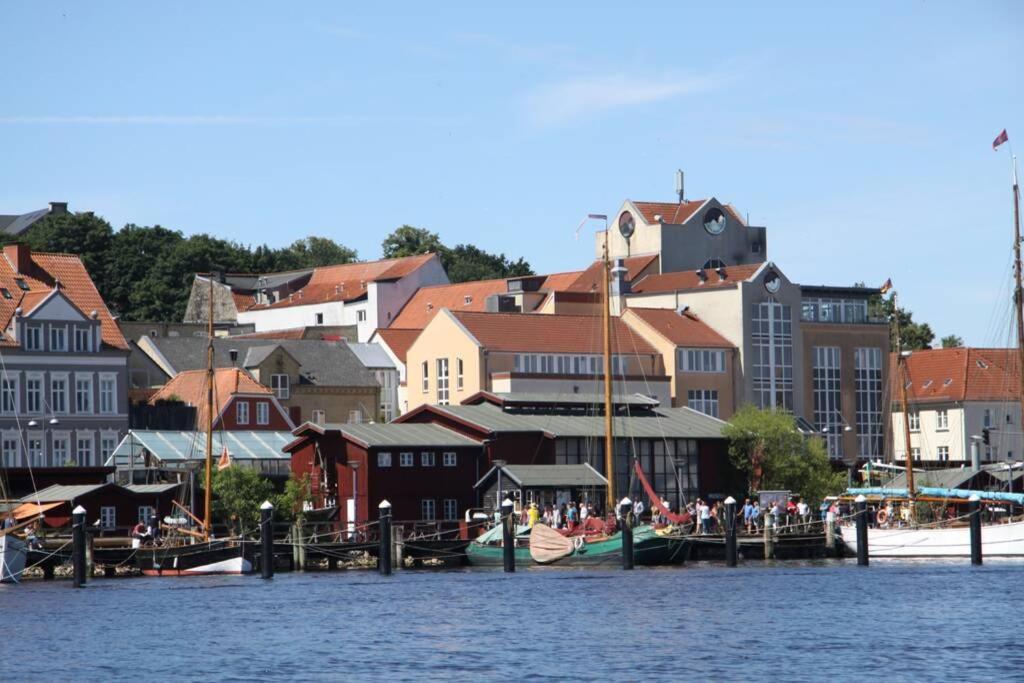 Gemuetliche Haushaelfte Mit Garten Und Terrasse Flensburg Exterior photo